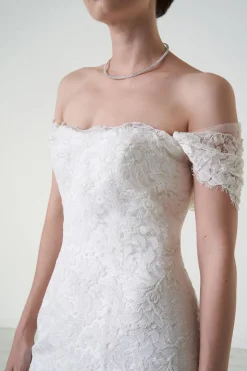 Abito da sposa a sirena in pizzo macrame off shoulder