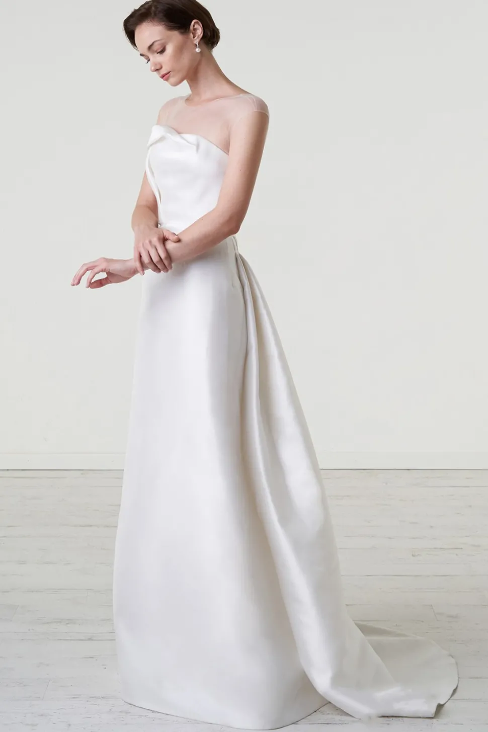 Abito da sposa in magnolia e organza di seta