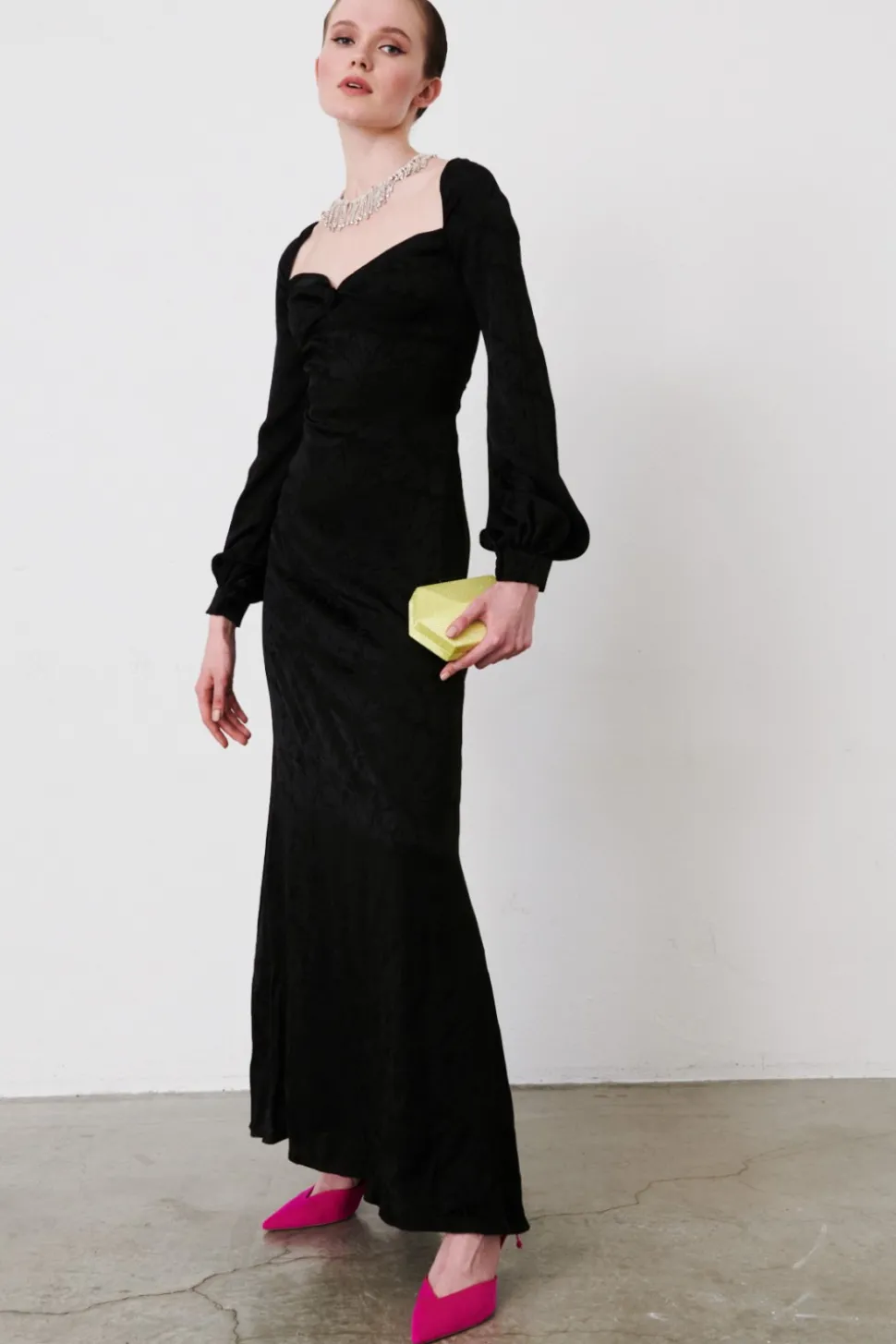 Abito in jacquard di seta con maniche lunghe