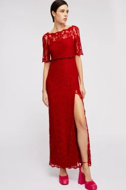 Abito in pizzo rosso