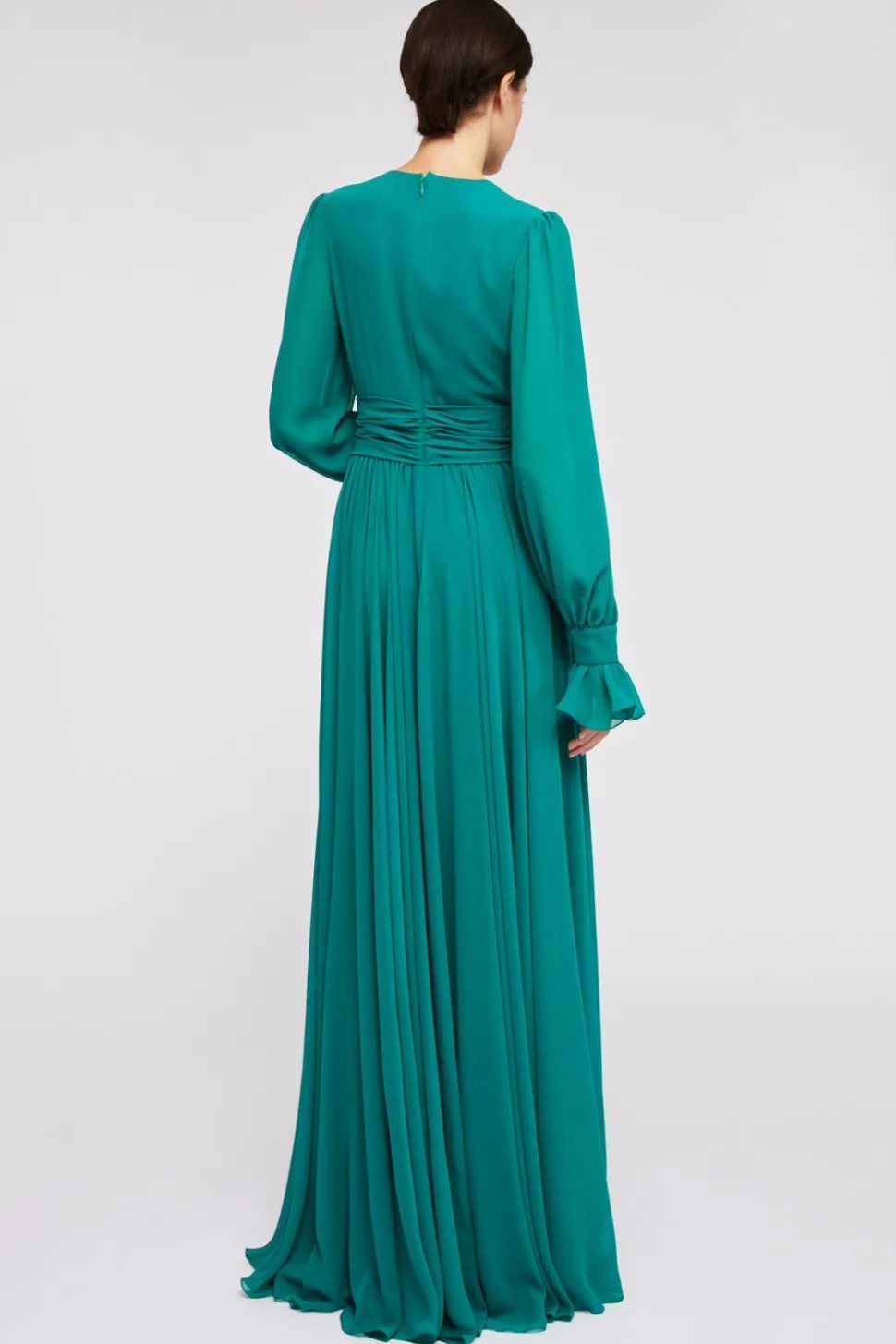 Abito lungo verde con scollo