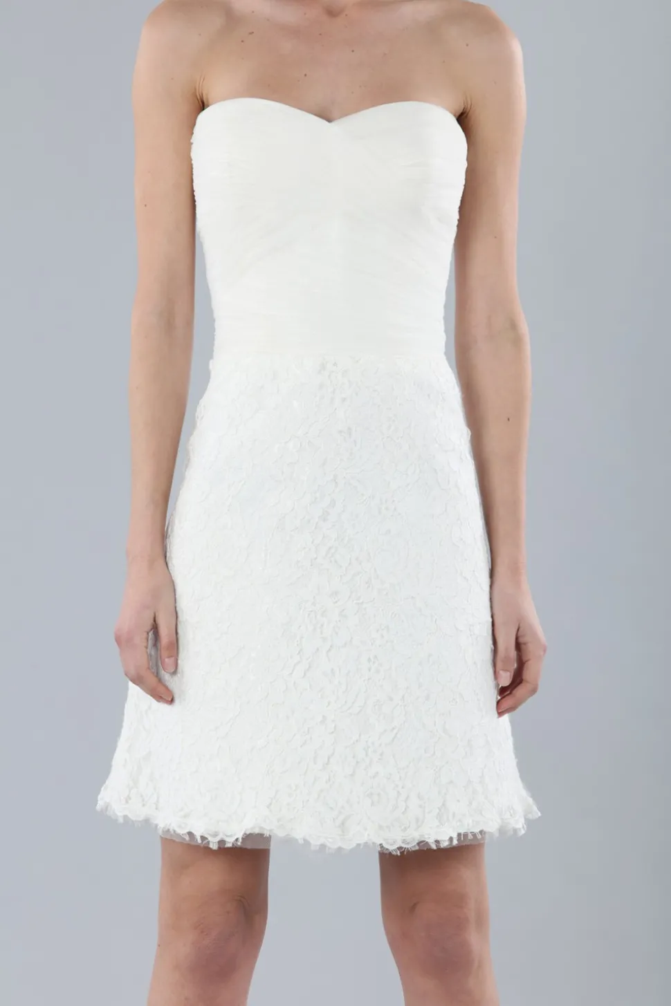 Bustier corto con gonna in pizzo