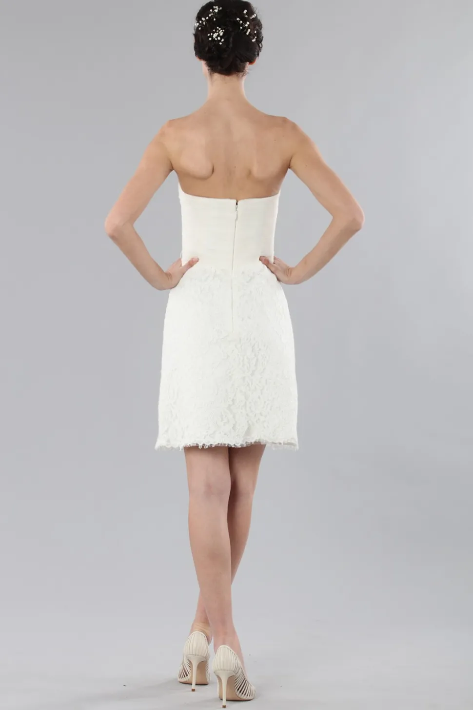 Bustier corto con gonna in pizzo