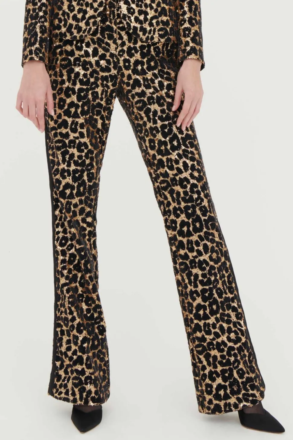 Completo in paillettes leopardato