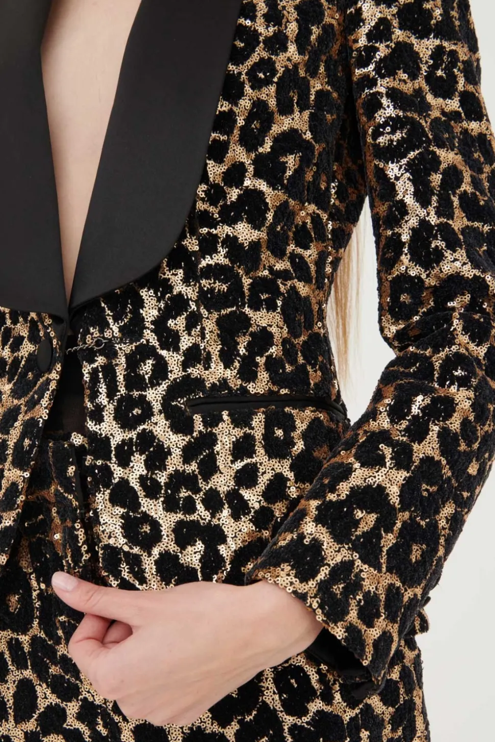 Completo in paillettes leopardato