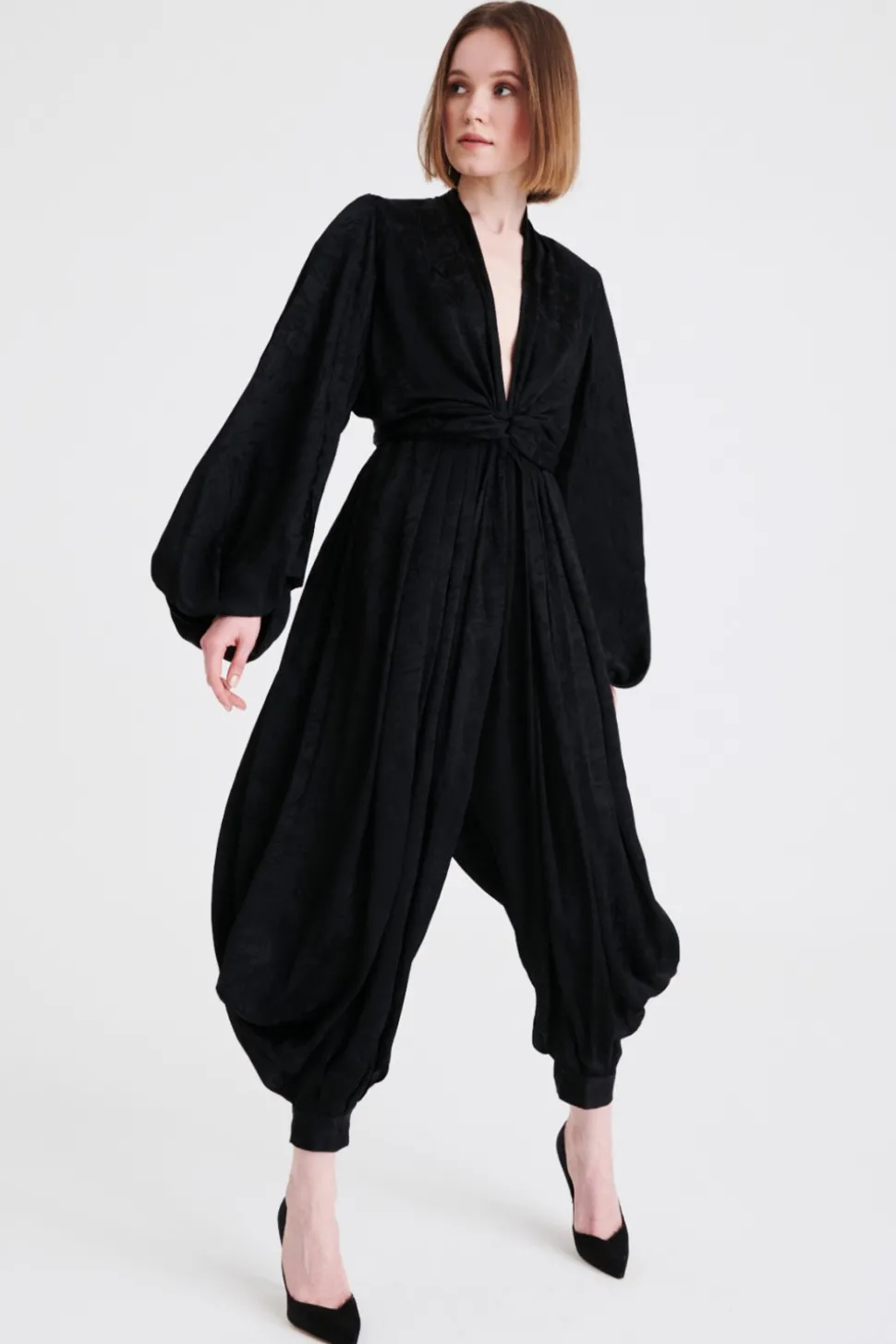 Jumpsuit morbida con scollo profondo