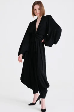 Jumpsuit morbida con scollo profondo