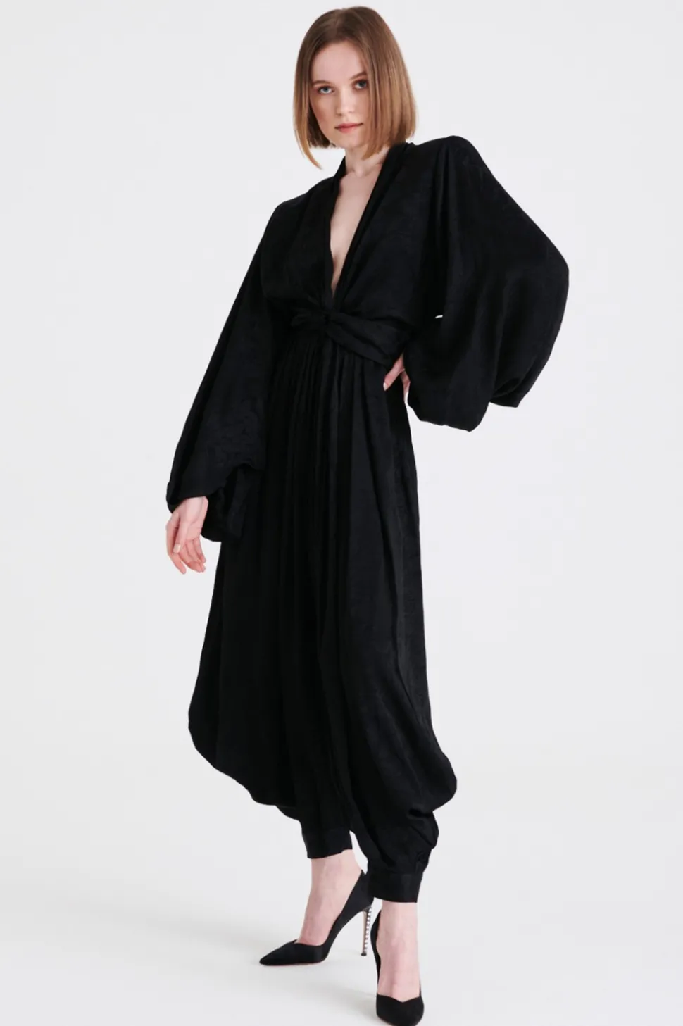 Jumpsuit morbida con scollo profondo