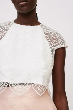 Top pizzo e gonna rosa