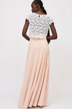Top sangallo e gonna rosa
